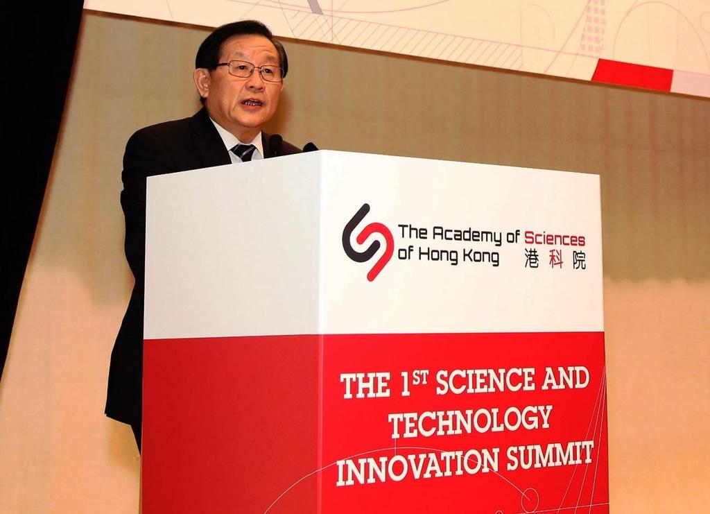 Professor Wan Gang, Vice Chairman of the National Committee of the CPPCC, and Minister of Science and Technology makes a remark in his keynote