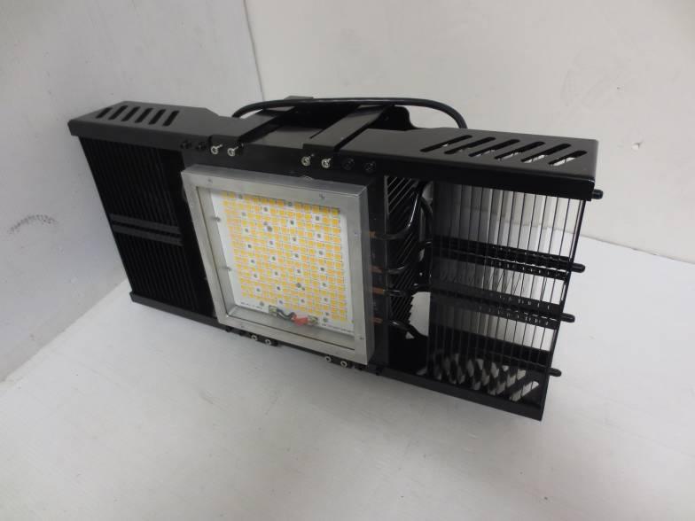 1 GENERAL INFORMATION 1.1 Product Description for Equipment Under Test (EUT) The product models SK600+ Beast manufactured by Spectrum King LED are high power LED luminaires used for plant growing. 1.2 EUT Specifications Category Specifications No.