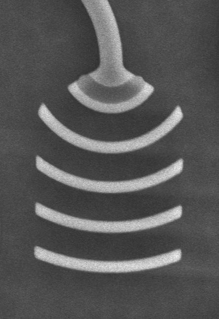 RESEARCH SUPPLEMENTARY INFORMATION a Full etch (220 nm) b Partial etch (0 nm) 720 nm 2.8 m 3.0 m Figure S2. Nanoantenna design. a, A scanning electron micrograph (SEM) of the fabricated nanoantenna.