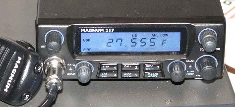 MAGNUM M-257 30W AM/ /FM/SSB 10--11 Meterr Mobile Trranscei ivverr n Prri iiccee: : US$ 250.