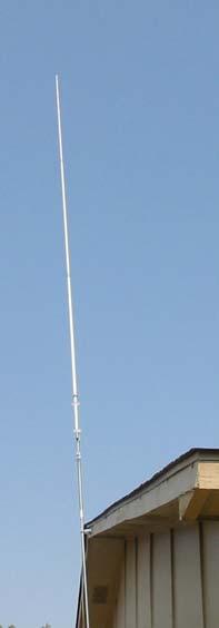 Figure 53 - Buddi Pole HF dipole above and 440 MHz vertical on the right.