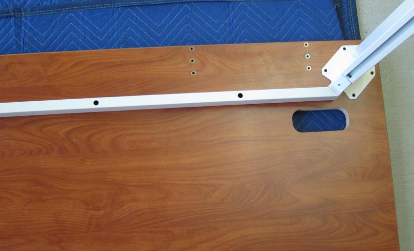 TABLETOPS A freestanding support leg support beam beam bracket bracket with support beam FREESTANDING TABLETOPS Freestanding tops have four legs and two support beams that run along the length of the