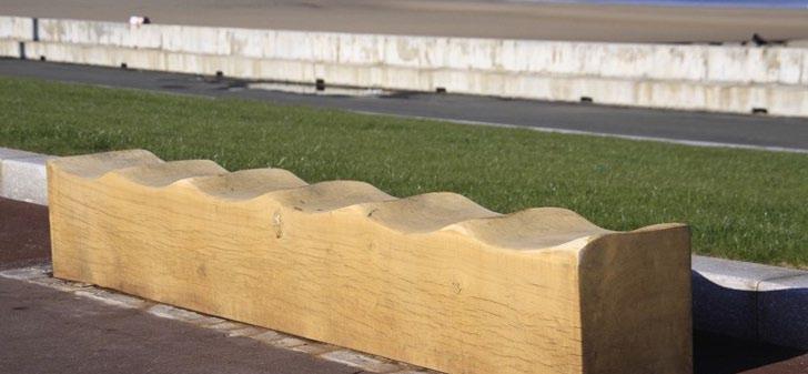GREEN OAK WAVE BENCH The Wave Bench provides a robust contemporary public seating solution for any scheme.