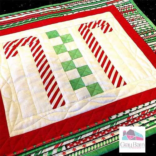 Your favorite Christmas cookies will look even more delicious when displayed on this cheerful candy cane placemat! Designed by : Cindy Kratzer of Gray Barn Designs (www.graybarndesigns.