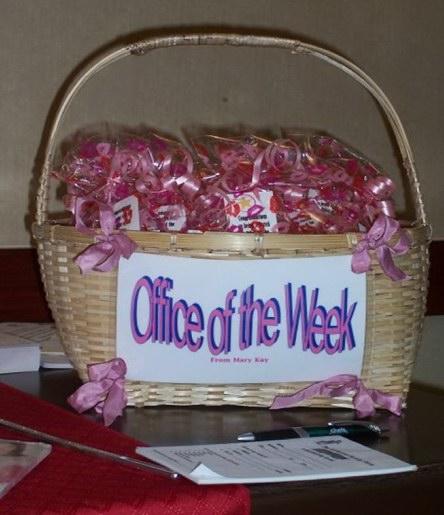 OFFICE OF THE WEEK You re the PRIZE PATROL! Do this once a week and you'll never run out of names. Work the names full circle and your business will continue to grow!