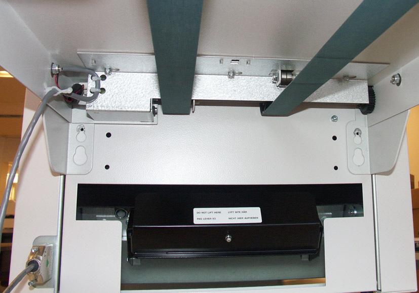 T10170 OPERATOR MANUAL BM 60 6. Accessories (optional) 6.1 Delivery Tray No 600033 Install the Delivery Tray (1) by mounting it on the brackets (2). 2 1 6.