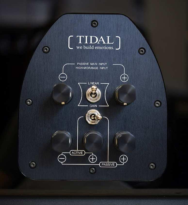 The TIDAL Contriva G2 also comes with 8 new designed Variofeet. One can adjust them in parallel and/or sloped backwards to ones best liking.