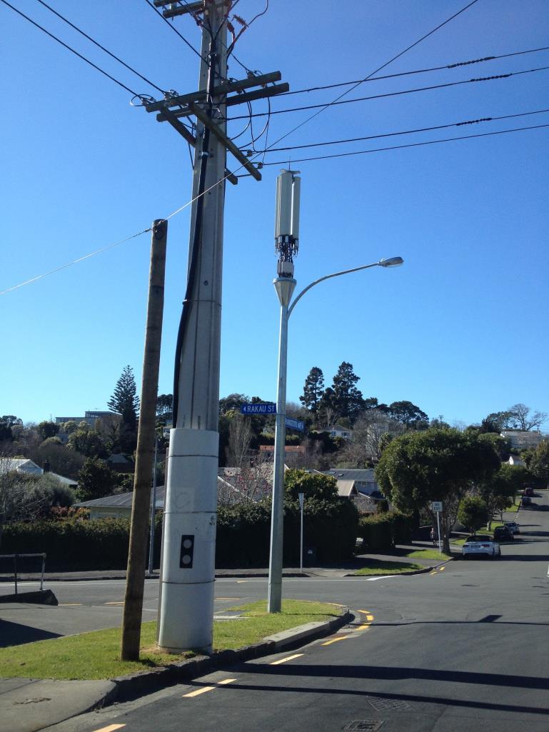 Size of replacement utility structure (including the antennas and the mast) within a road reserve Antennas The height of the replacement utility structure must be no more than the original utility