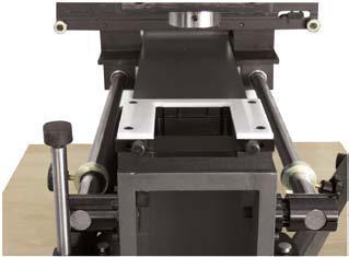 Safety foot switch with double pedal for the infinitely variable operation of the punching and return stroke.