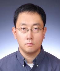 KIM et al.: A CMOS STACKED-FET POWER AMPLIFIER USING PMOS LINEARIZER WITH IMPROVED AM-PM Unha Kim was born in Ulsan, Korea. He received the B.S. degree in electrical engineering from Sungkyunkwan University, Suwon, Korea, in 2004, and is working toward the Ph.