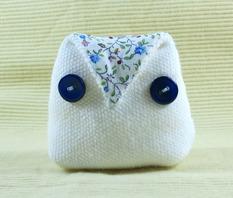 Congratulations! You now have your own BUTTON OWL! I hope you have enjoyed making it. Come back to Muumade.