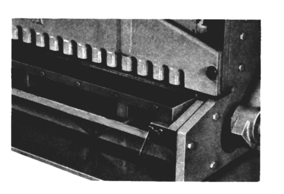 Move the handle down until ram is at the bottom of its stroke 2. Check clearance between the blades, adjust to obtain equal clearance on both ends of ram.