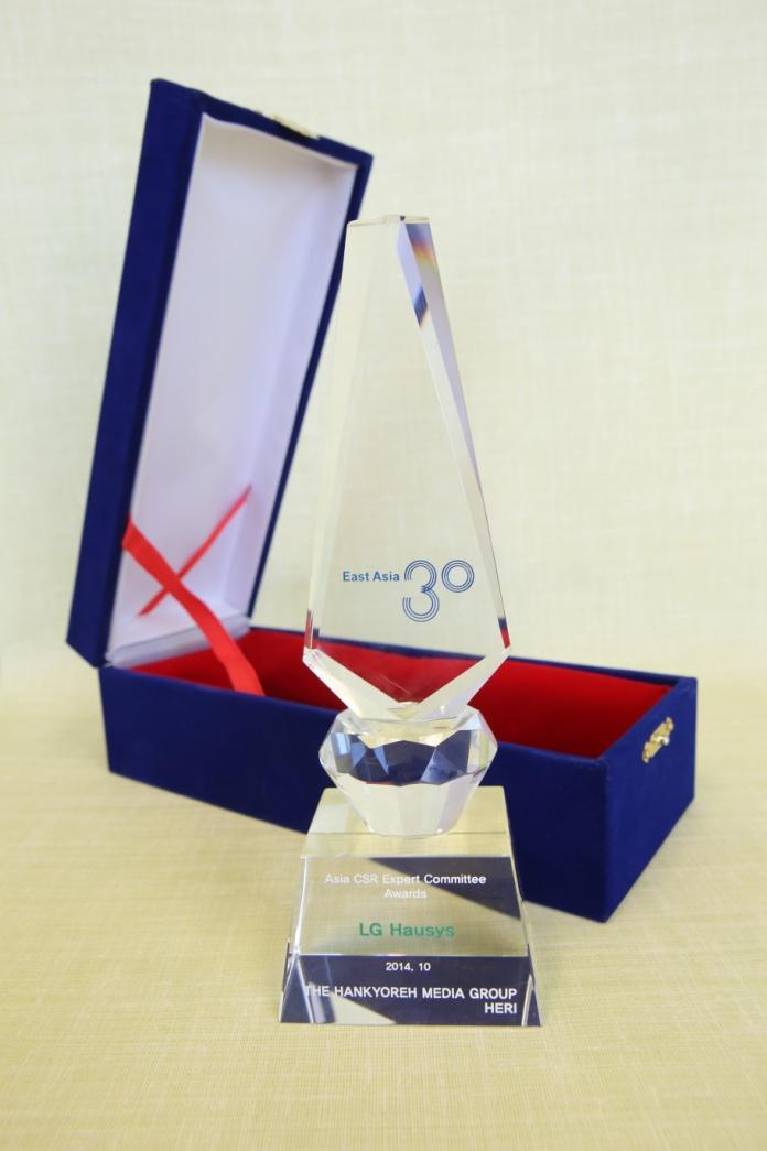 Selected as an Excellent Company in Corporate Social Responsibility (CSR) at the 2014 East Asia 30 Awards Our company received the Excellent Company Award in Corporate Social Responsibility (CSR) at