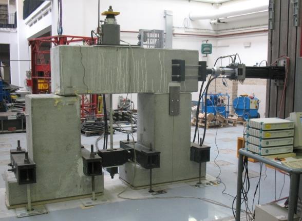 EXPERIMENTAL MONOTONIC TEST: SETUP AND RESULTS An experimental campaign on beam-to-column dowel connections was performed in the Laboratory of the Department of Structures for Engineering and