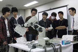 4.Contribution to Education Robot High school: Cooperation with the International Robot Exhibition (irex) 2009 and 2011 Japanese high school students experienced dismantling and
