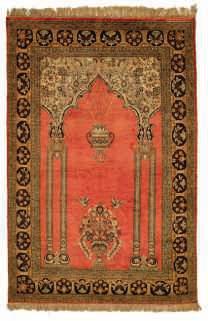 142 x 213 cm 400-800 An Oriental rug, decorated with