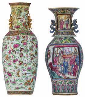 400-800 A pair of Chinese famille rose vases, decorated with a gallant