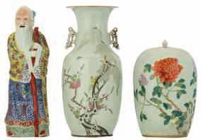 190 LOT 191 LOT 192 A Chinese blue and white floral decorated lobed vase, with a Xuande mark,