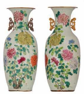 LOT 245 LOT 246 LOT 247 A Chinese blue and white floral decorated cylindrical vase with geometric