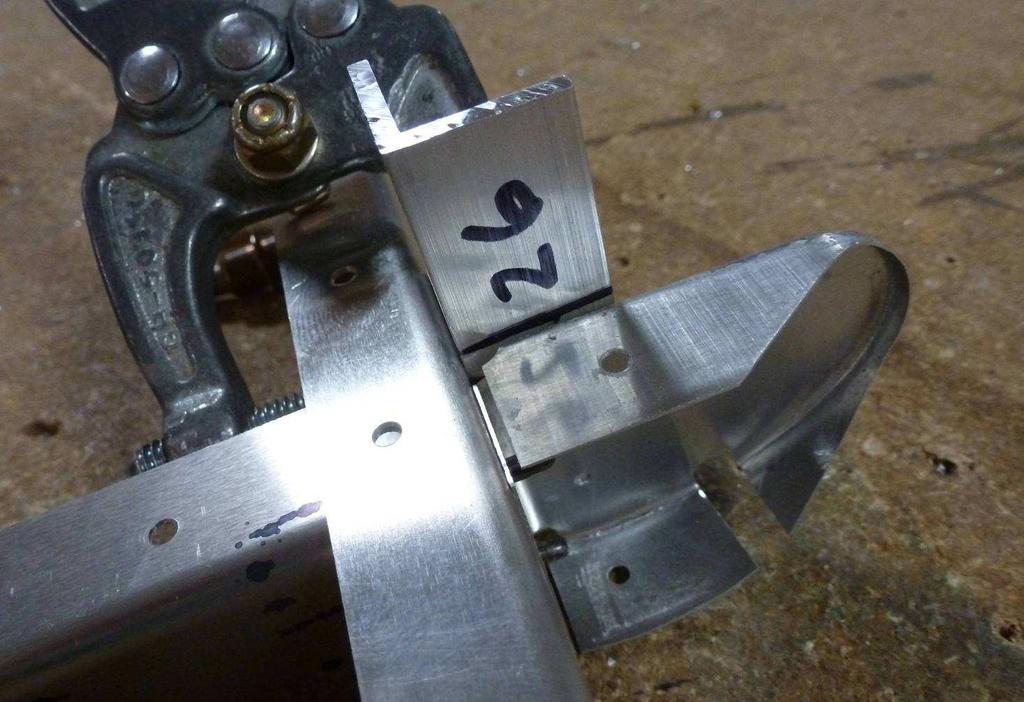 Clamp the Hinge Bracket on the Spar against the Nose Rib: Measure 26mm from the top of