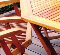 OIL BASED EXTERIOR TIMBER FINISHES Decking Oil Featuring an advanced formulation to repel water, mould, algae and UV rays, this oil-enriched finish penetrates to nourish the timber.
