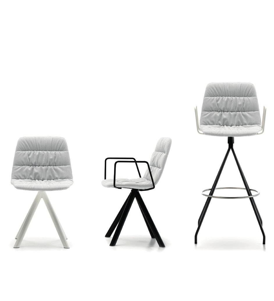 Totally in line with its original design we have made arms in lacquered steel tubing for our successful Maarten chair.