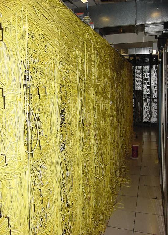 Today s Data Centers Wiring is complex and costly Planning, deploying, testing 10K+ fibers Takes several weeks or even months Difficult to change