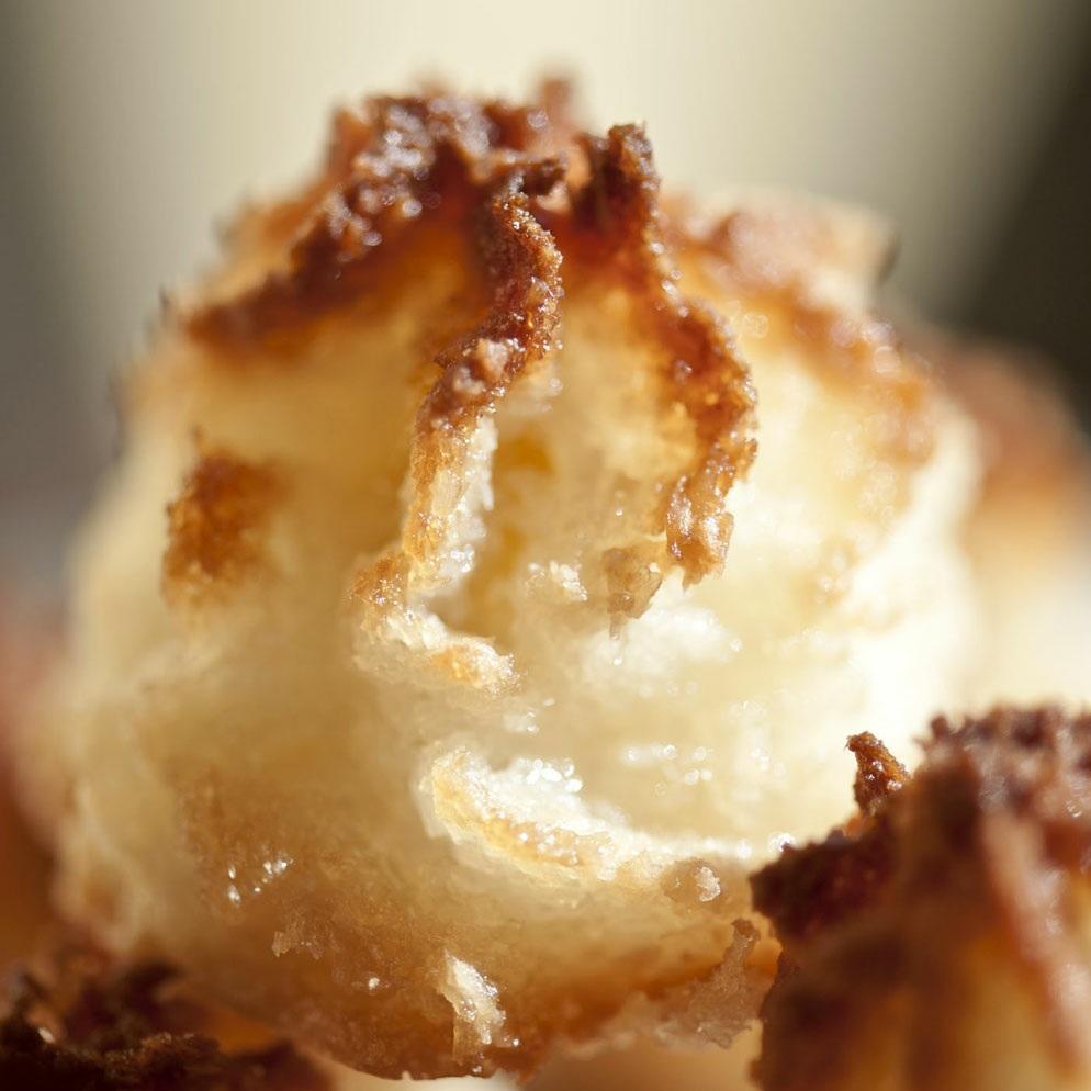 JANUARY 11, 2019 INTERMEDIATE Tips For Making Tempting Food Photos Featuring ALISON LYONS Alison Lyons Coconut Macaroon D700, AF-S VR Micro-NIKKOR 105mm ƒ/2.8g IF-ED, 1/1250 second, ƒ/3.