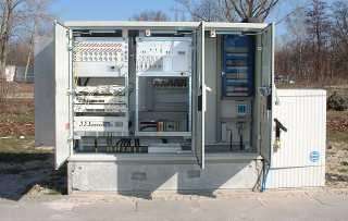 and high data rate access via control cabinets Control cabinets with air