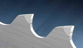 Due to the improved bending fatigue strength of the high-alloyed backing strip, the band saw blade withstands the