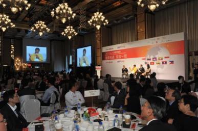 Photo Captions Photo 1: More than 200 attendees and financial and business leaders gathered for the Hong Kong - ASEAN Summit 2016 to explore