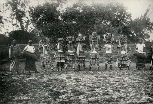 55 PLATE & CO, W. Devil Dancers. Ceylon, ca. 1910. Original photo-engraving, 14,9 x 22,5 cm.