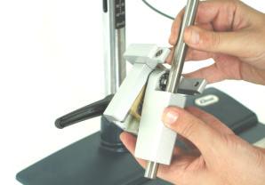 Use a suitable screw driver to remove the fixing screws from the hinged fork ().