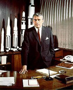 Wernher Von Braun Wernher von Braun was a German Engineer who pioneered the world s first rocket with the invention of the V2 during World War II.