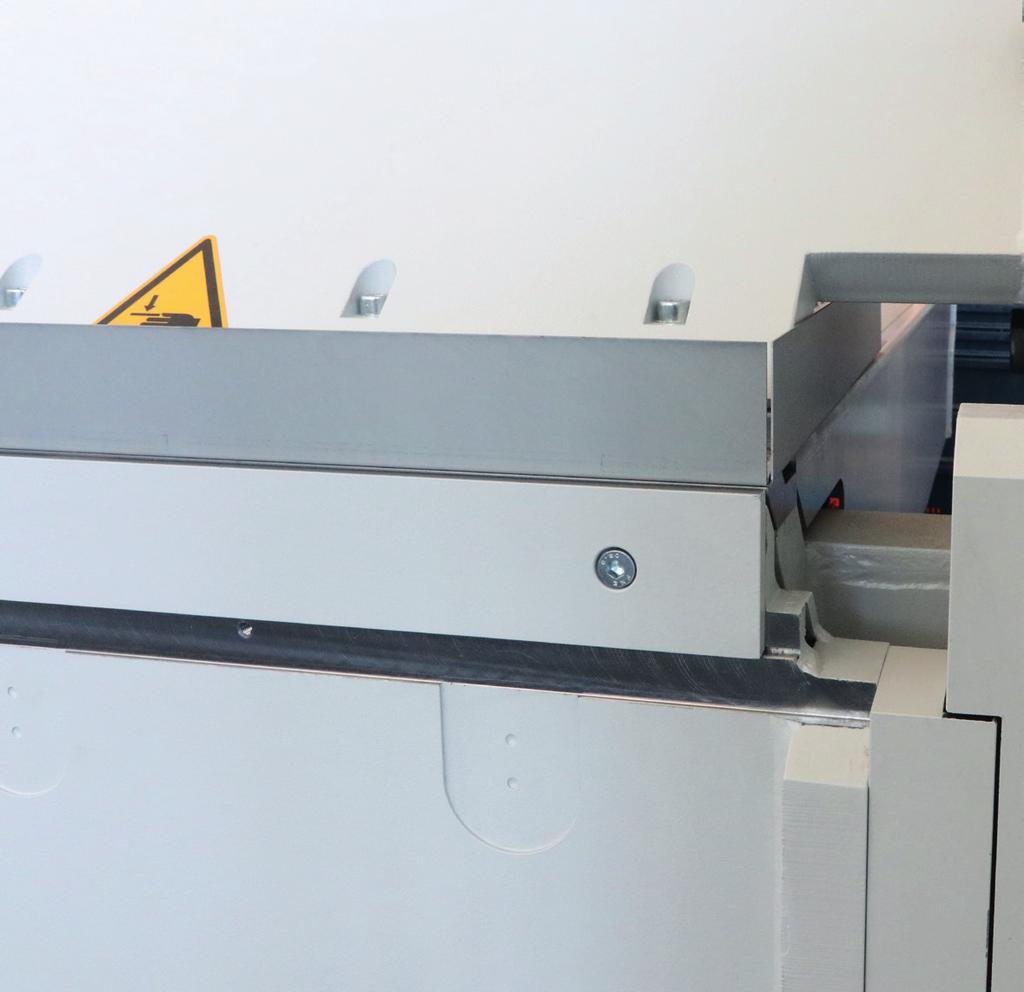 Machine with unprecedented clearances We offer you maximum clearances in the standard version of the MAKU so that you can bend your daily sheet metal profiles without any problem.