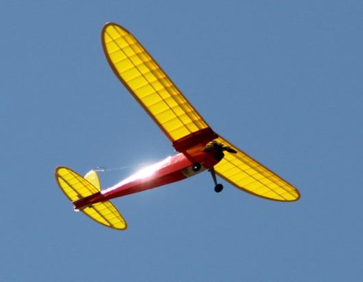 ) Above, CFI Simon Pentland s speedy Hangar 9 Phoenix, powered