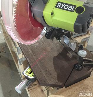 4 Turn your miter saw again to the opposite 31.6 angle.