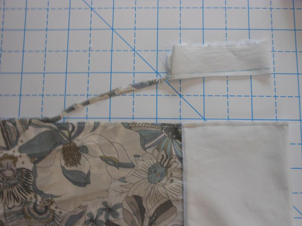 Sew the second side seam in a French seam. 1.