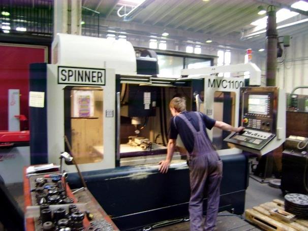 1200 kg CNC milling machine SPINNER MVC 1100 Table dimensions: 1200 x