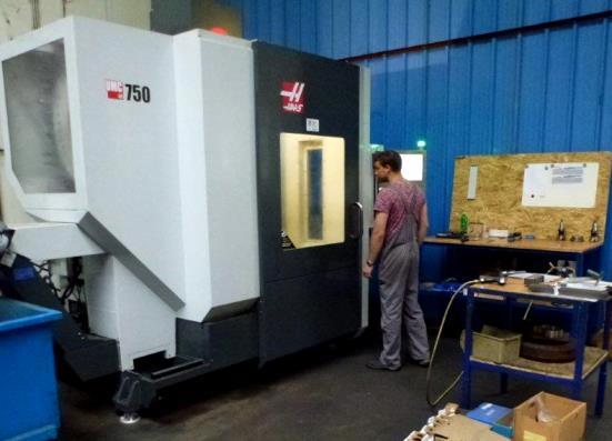 to 400 kg CNC milling machine 5-AXIS HAAS UMC 750 Table dimensions: 630