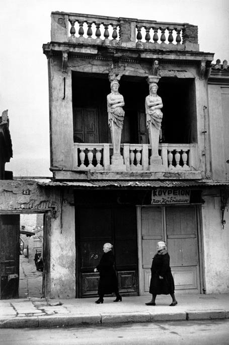 Henri Cartier-Bresson, Athens, 1953. The decisive moment Sometimes a photographer waits for an image to happen.