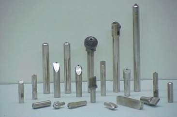 Standard products include single-point, multi-point, crown and blade dressers, and diamond chisels of various shapes and