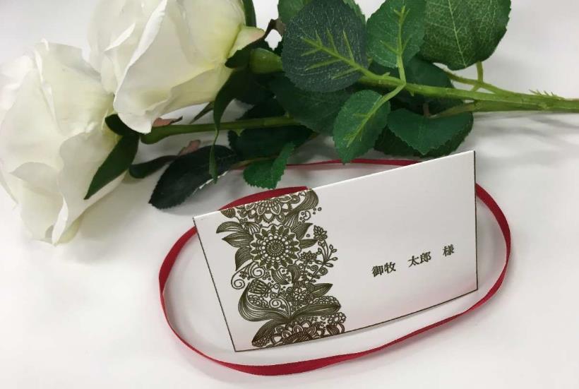 PLACE CARDS 37 Media: Coated paper Size: 130x90mm Layers: 1 st layer: 2 nd layer: Metallic Glossy Color on Metallic