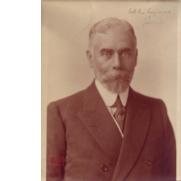 P133 Photograph of Sir Gilbert Parker. -- [between 1905 and 1920]. -- 1 photograph : b&w ; 22.8 x 17.