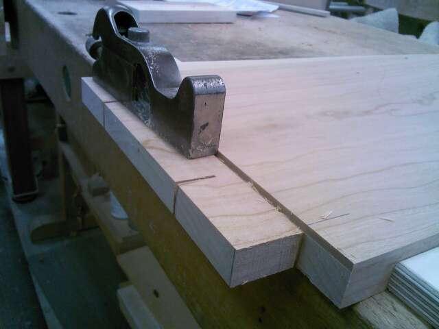 It is important that the jig lays flat across the board, otherwise the tenon will not be routed to