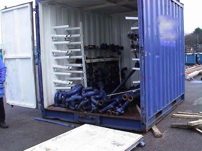 Packing - Door fell off during backloading Container back loaded from offshore. Door opened and fell off.