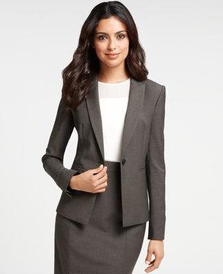 What to wear Ladies Pants or skirt suit- dark colors Skirt length should fall at or barely above knee White or light