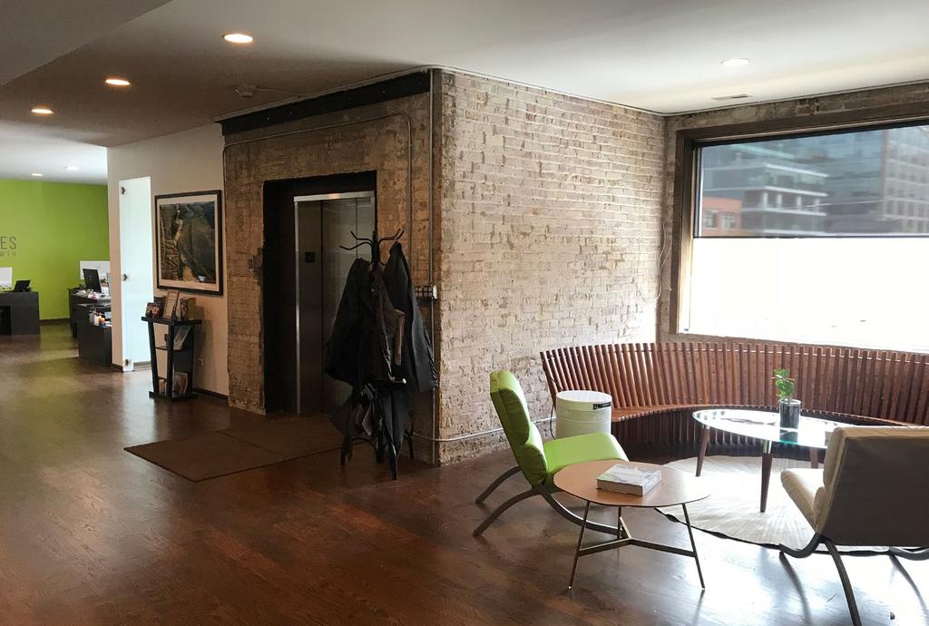 00/SF Fulton Market Office Move-In Ready Leasing Highlights Ideal corner location on Chicago s