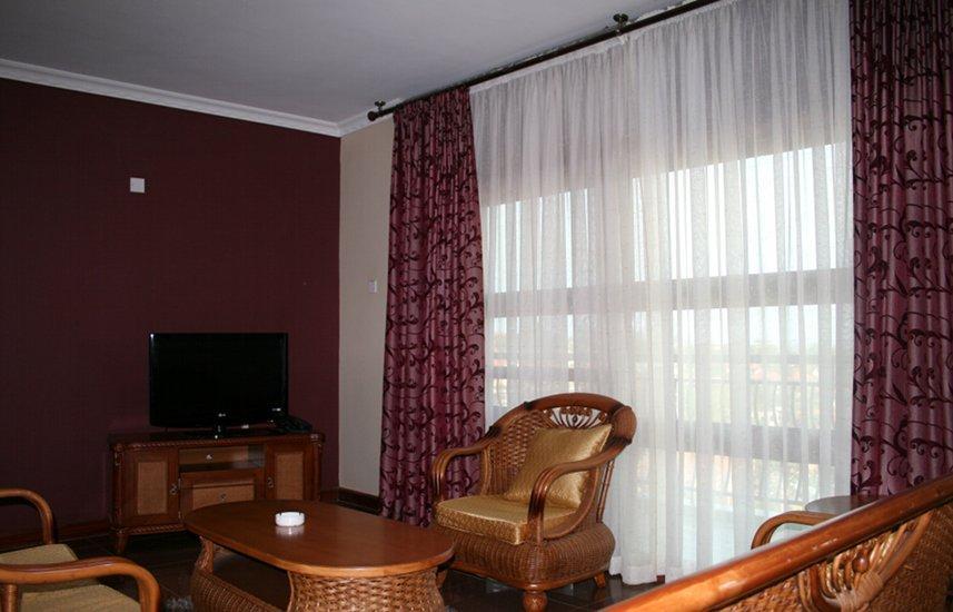 Two bedroom apartments fitted with a double bed @ Spacious sitting