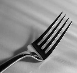 DOK FORK EXAMPLE DEPTH OF KNOWLEDGE - ELA Level 1 Identify this utensil. (fork) Level 2 Explain the function of the fork.